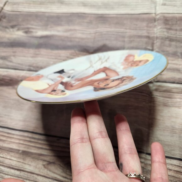 Marilyn Monroe Beauty Secrets Collector Plate by Delphi Bradbury 1994 - Picture 4 of 7